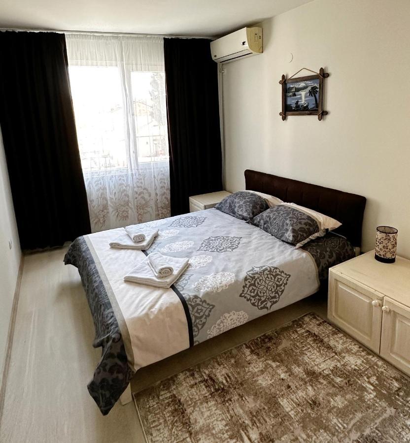 Diana's Place Апартаменти Санданський